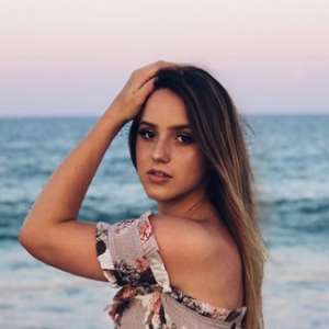 Emily Davis Birthday, Real Name, Age, Weight, Height, Family, Facts